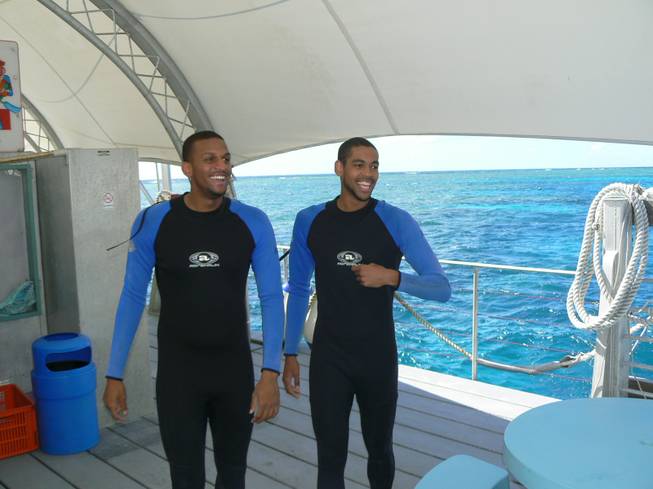 UNLV basketball players Matt Shaw, left, and René Rougeau prepare to plunge into the Coral Reef during the team's trip last summer to Australia. Shaw tore the ACL in his right knee just before the trip, and couldn't have surgery until he returned, as he waited for the swelling to go down.