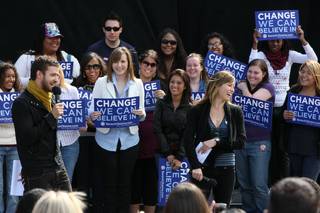 Justin Timberlake and Jessica Biel rally for Obama. 