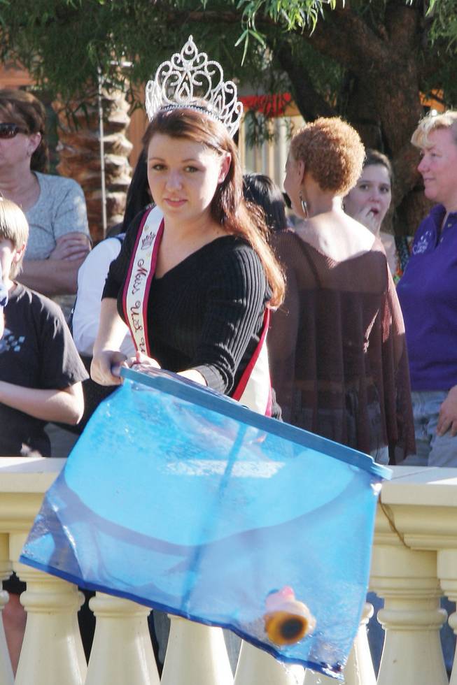 Miss U.S. United 2008 Tiffany Yanke draws a winning duck at Town Square during the Foundation for Positively Kids' ninth annual Duck Derby fundraiser benefiting medically fragile children.