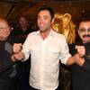 Photo: Boxer Oscar De La Hoya poses with training consult
