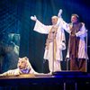 Siegfried & Roy, reunited with the big cat Montecore. Siegfried & Roy, reunited with the big cat Montecore.