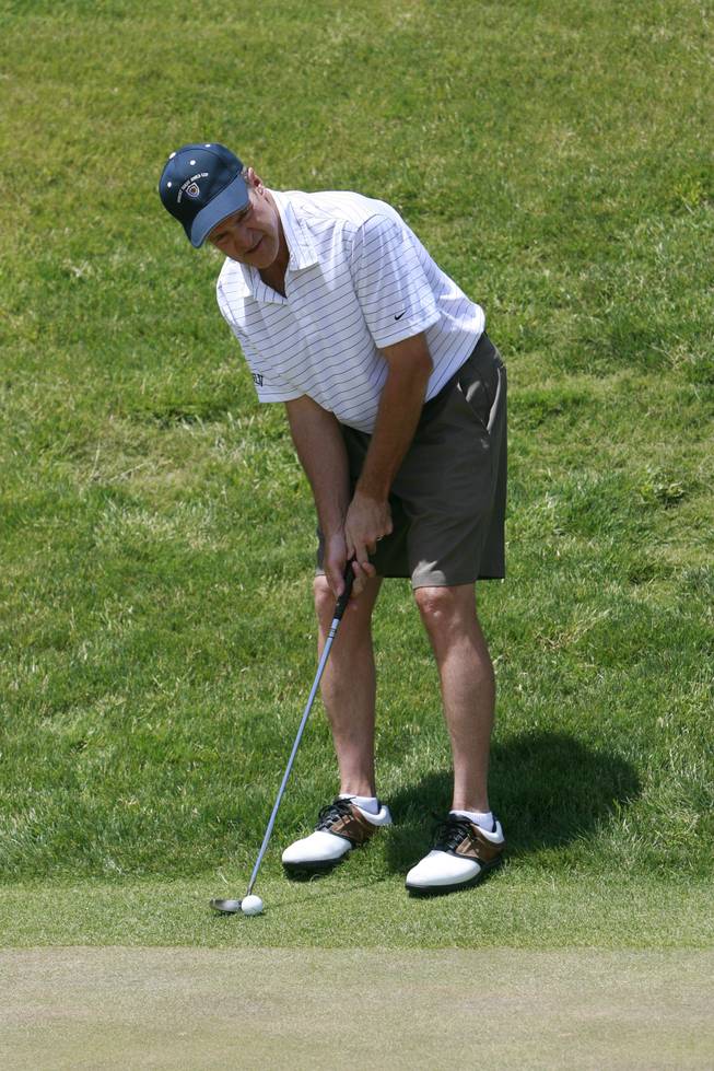 UNLV coach Lon Kruger lines up for a putt at last year's Coaches vs. Cancer event.
