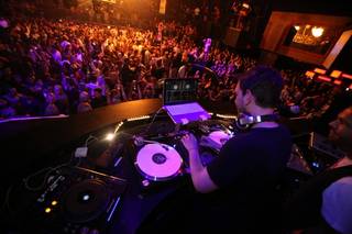 DJ AM spins at Rain at the Palms 