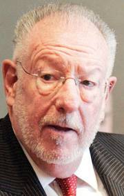 Las Vegas Mayor Oscar Goodman is mulling a run for governor.