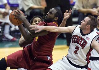 Southern California forward Leonard Washington fends off UNLV guard Kendall Wallace (2) for a rebound in Friday's finals of the Diamond Head Classic in Honolulu.