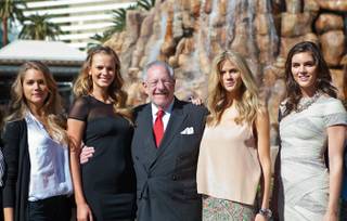 Mayor Oscar Goodman welcomes the 2010 Sports Illustrated Swimsuit Issue models at the Mirage on Feb. 10, 2010.