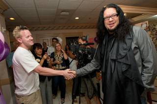 Penn Jillette, right, arrives at the Rio Spa & Salon on Aug. 25, 2010. 