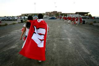 Wisconsin alumni Jeremy Winter and Amanda Karp head toward Sam Boyd Stadium for Wisconsin's season-opening game against UNLV on Saturday.