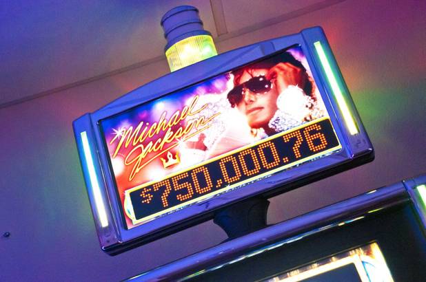 Novos jogadores deveram ser atraídos a Las Vegas com maquina interativa Michael Jackson. 0922_Sun_MJMachine%20047_t618