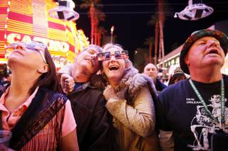 New Year's Eve fireworks, fun energizes 300000 in Las Vegas