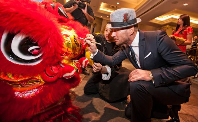 Matt Goss symbolically paints the eyes on the lion to ...