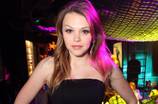 Aimee Teegarden Hosts at Gallery