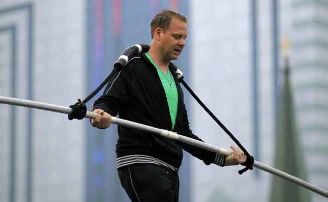 Wife of Nik Wallenda set for Niagara Falls aerial stunt
