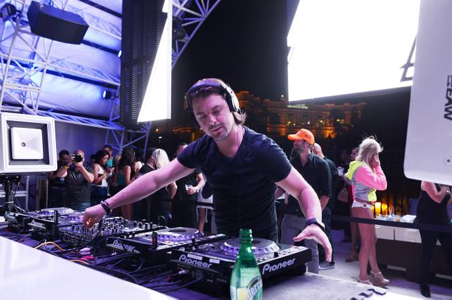 Axwell Opens Eclipse at Daylight Beach Club Axwell Opens Eclipse at Daylight Beach Club