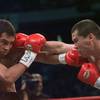 Photo: Julio Cesar Chavez and Oscar de la Hoya, left, exc Photo: Julio Cesar Chavez and Oscar de la Hoya, left, exc