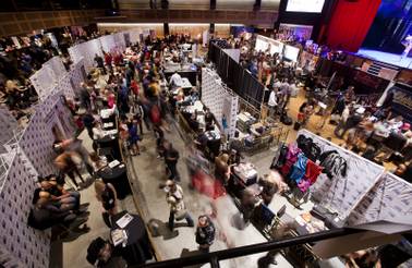 Threesome 101: Tips for a successful ménage à trois from the porn convention floor