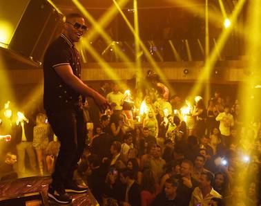 Steve Wynn makes quick change at Intrigue; Red Mercury scales Stratosphere