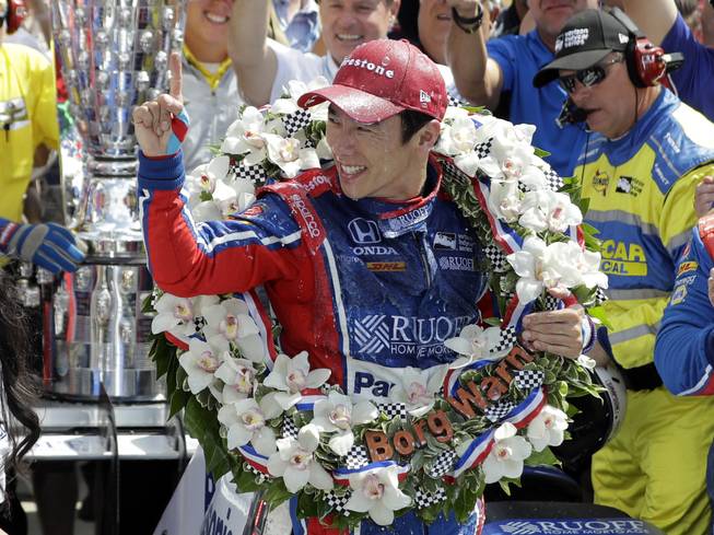 Takuma Sato holds off Helio Castroneves to win Indy 500