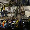 Photo: Rescue personnel work on the rescue of a trapped c Photo: Rescue personnel work on the rescue of a trapped c