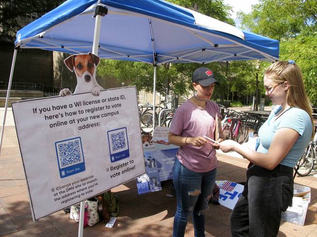 Voters push with young people Voters push with young people