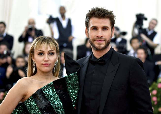 Miley Cyrus Liam Hemsworth Miley Cyrus Liam Hemsworth